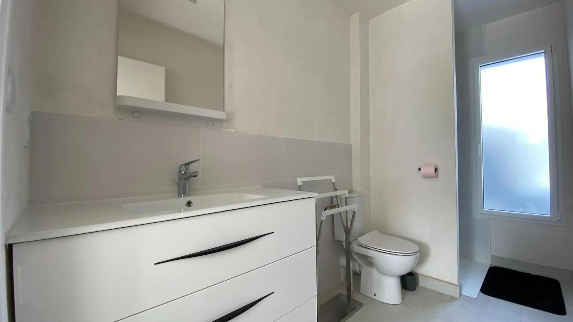 Charming Independent Apartment In Belz Frankreich